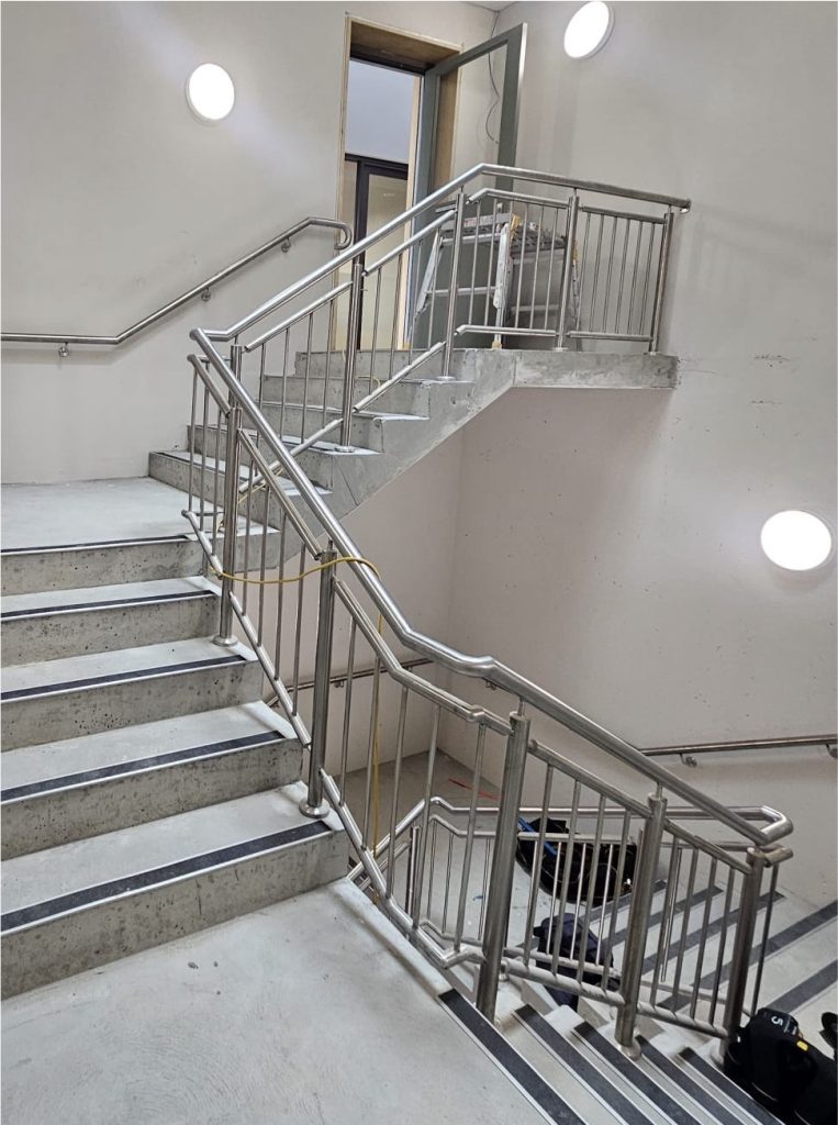 Metforce Heritage Stainless grade 316 stainless steel balustrade with horizontal rails, brushed finish, Perth